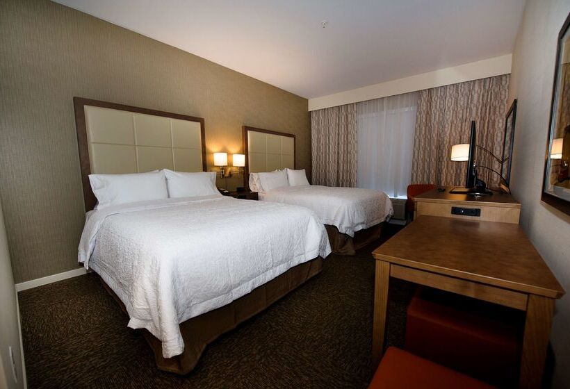هتل Hampton Inn & Suites By Hilton Truro