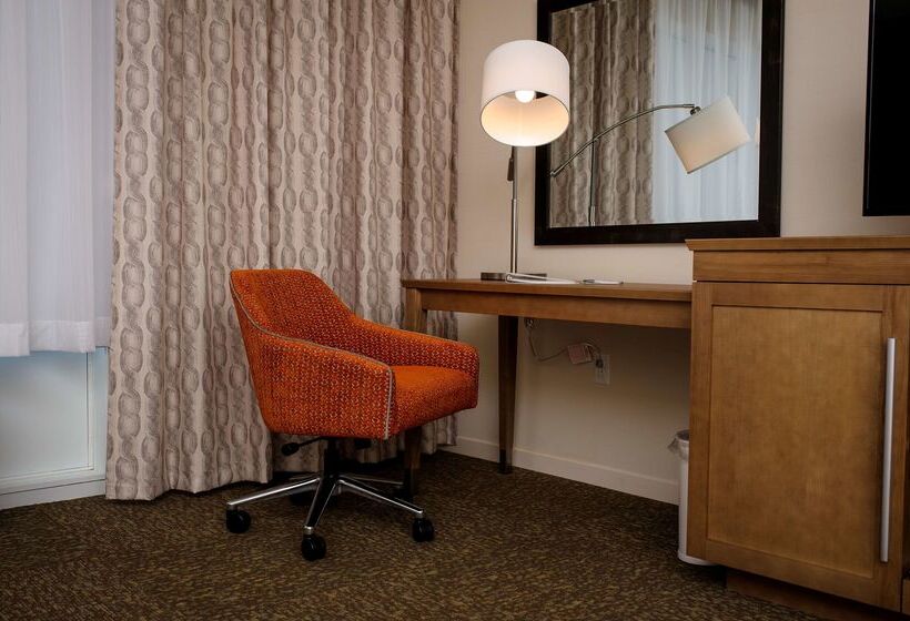 هتل Hampton Inn & Suites By Hilton Truro