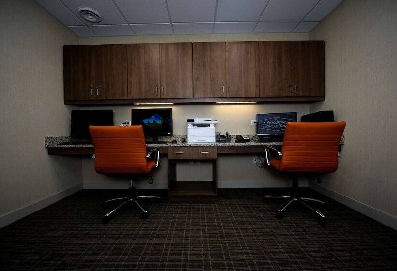 هتل Hampton Inn & Suites By Hilton Truro
