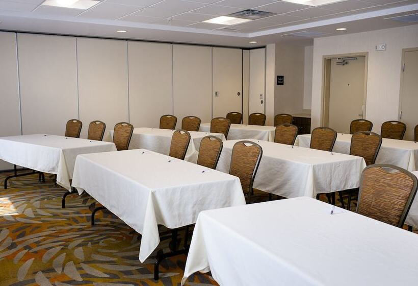 هتل Hampton Inn & Suites By Hilton Truro