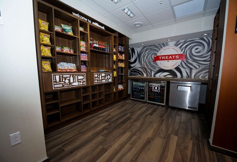 هتل Hampton Inn & Suites By Hilton Truro