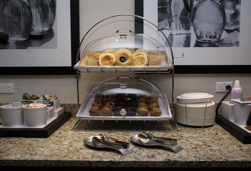 هتل Hampton Inn & Suites By Hilton Truro