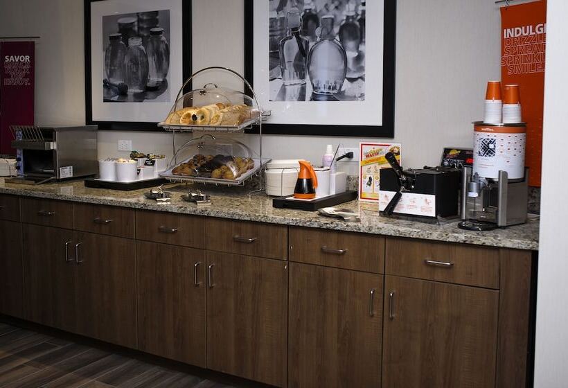 هتل Hampton Inn & Suites By Hilton Truro