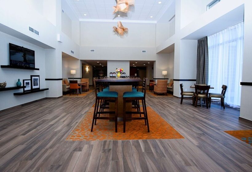 هتل Hampton Inn & Suites By Hilton Truro