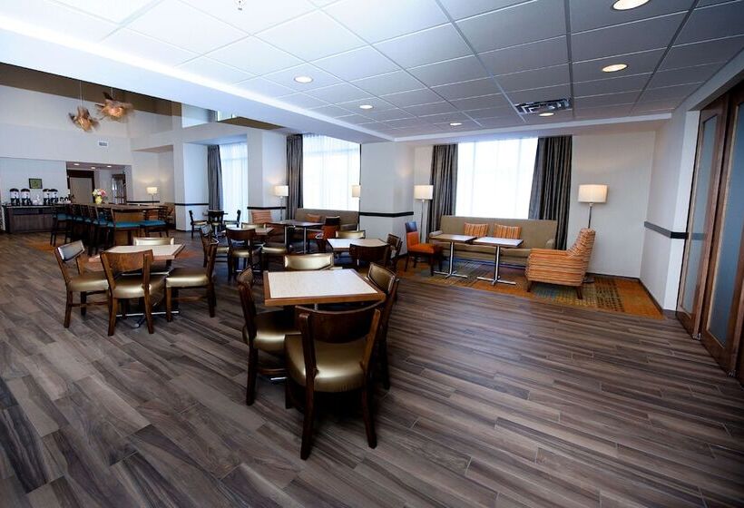 هتل Hampton Inn & Suites By Hilton Truro
