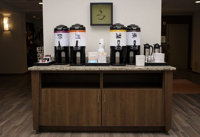 هتل Hampton Inn & Suites By Hilton Truro