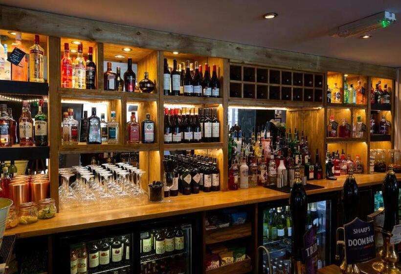 هتل The Poacher Inn