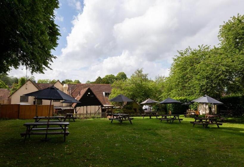 هتل The Poacher Inn