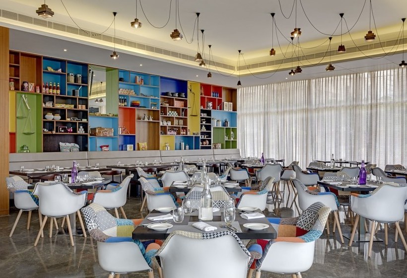 Отель Zone By The Park Raipur