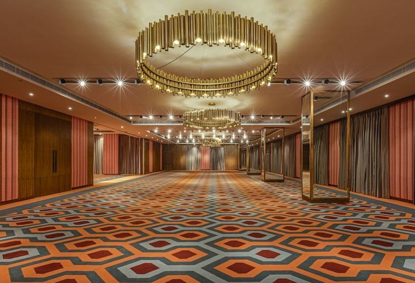 ホテル Zone By The Park Raipur