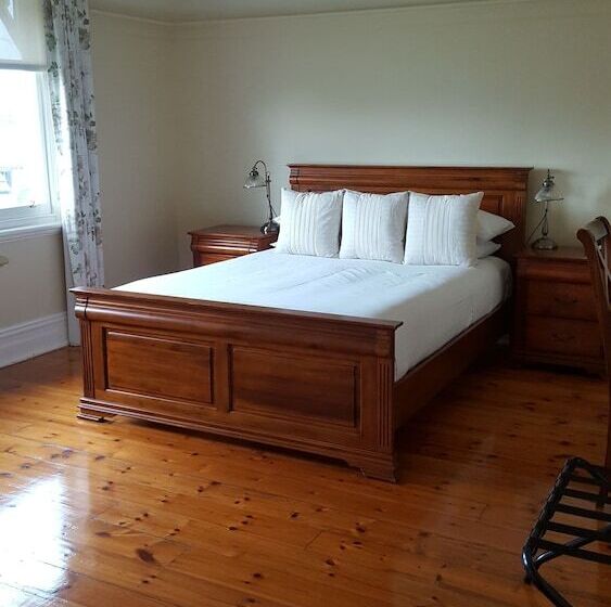 Lighthouse Lodge