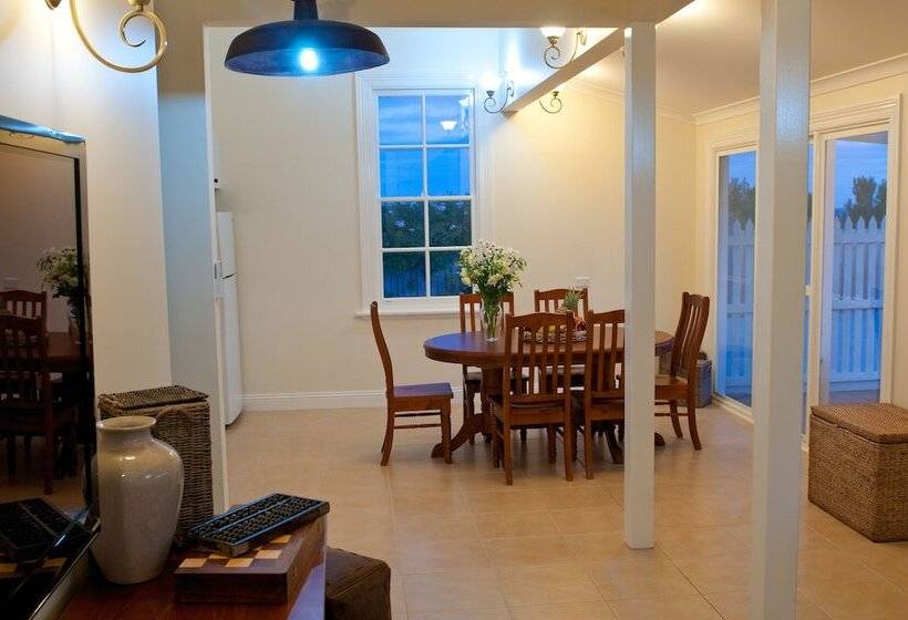 Lighthouse Lodge