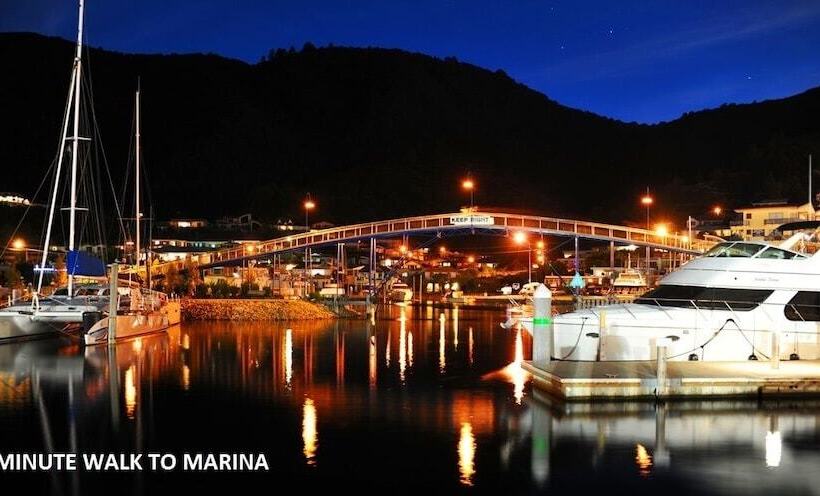 Luxury Waterfront Apartments Picton