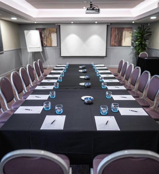 استراحتگاه The Warwickshire Hotel And Country Club