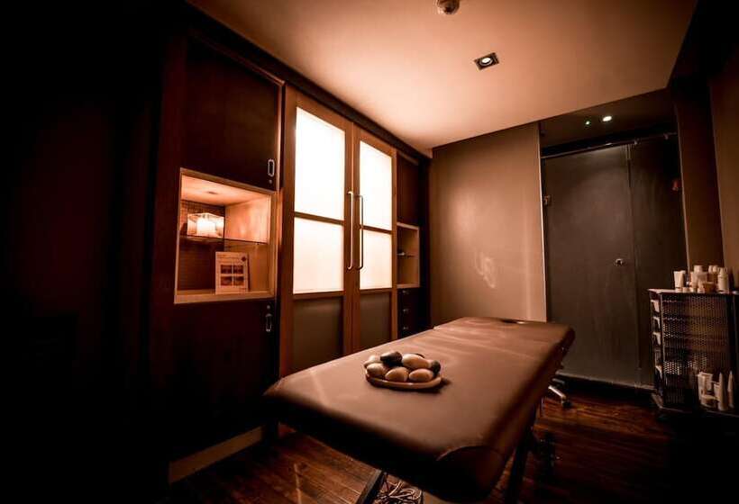 استراحتگاه The Warwickshire Hotel And Country Club