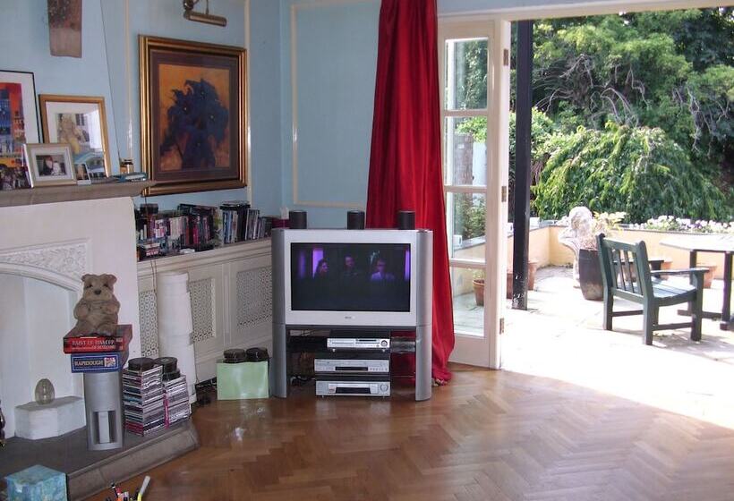 Roseview B & B
