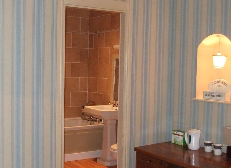 Roseview B & B