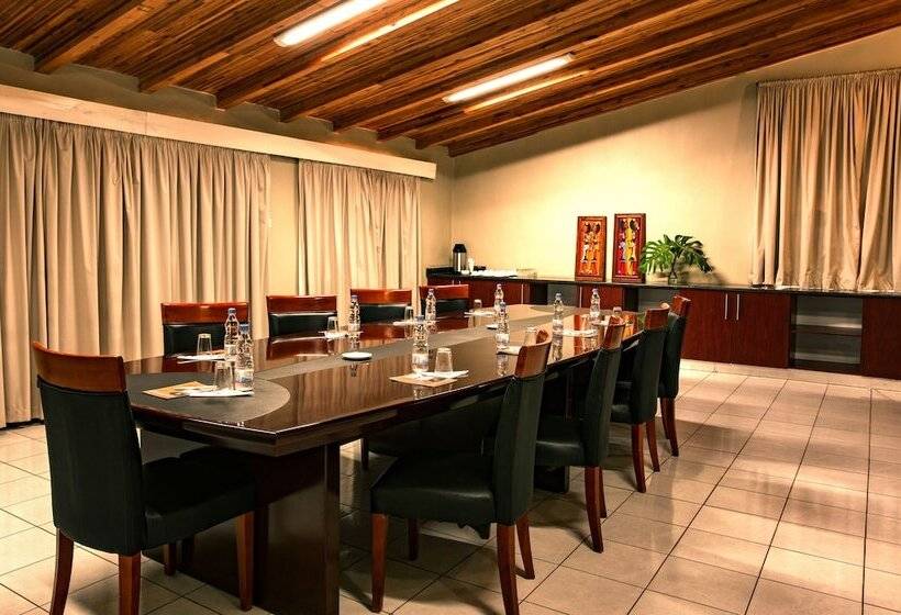 Serendib Suites And Conference Center
