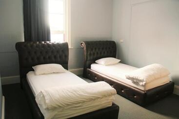 هاستل Backpackers Imperial
