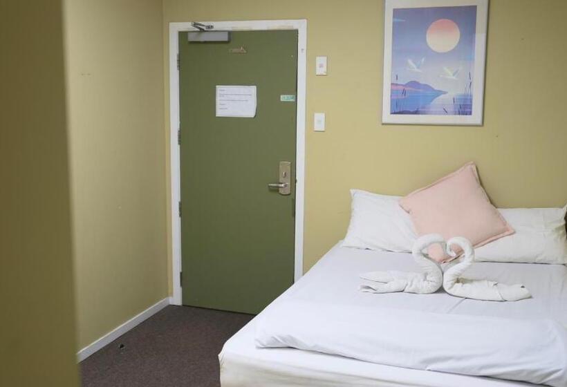 هاستل Silverfern Backpackers