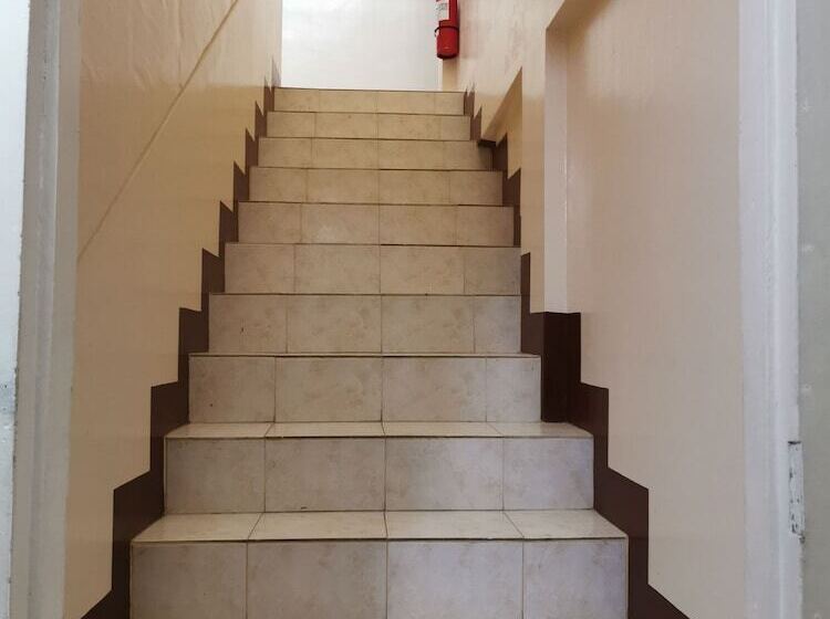 هاستل Wendy's Apartelle