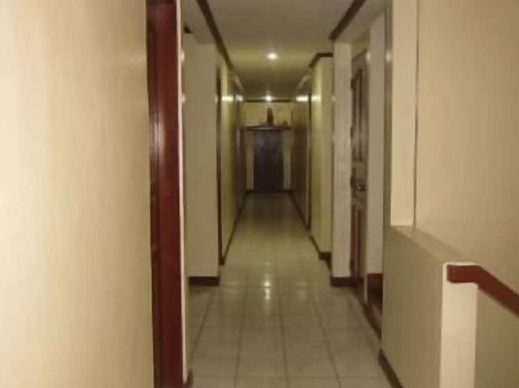 هاستل Wendy's Apartelle