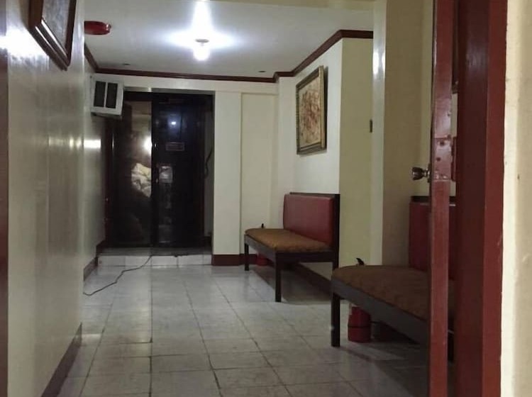 هاستل Wendy's Apartelle