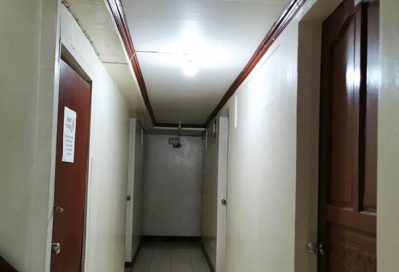 هاستل Wendy's Apartelle