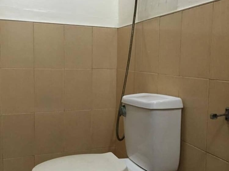 هاستل Wendy's Apartelle
