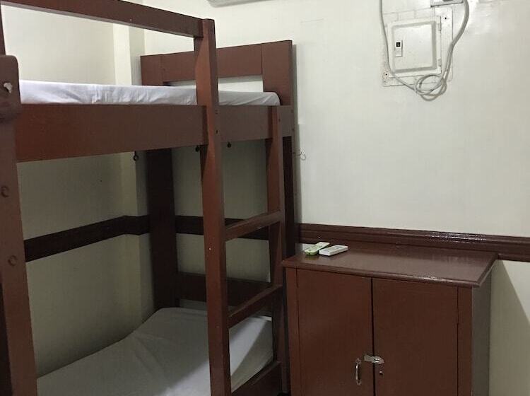 هاستل Wendy's Apartelle