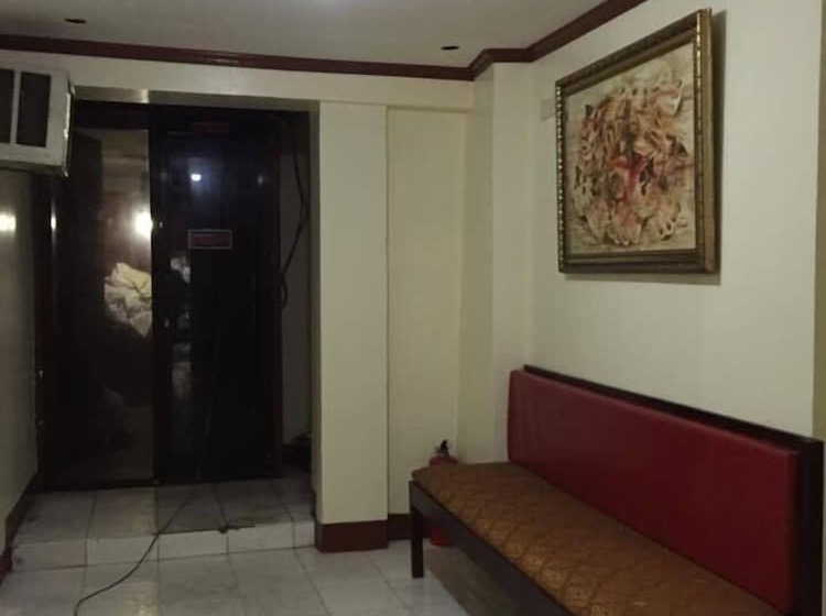 هاستل Wendy's Apartelle