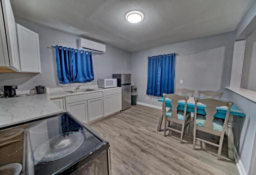 Aqua View Motel