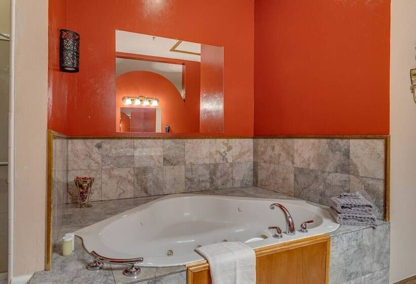 مبيت وإفطار The Whispering Pines Inn