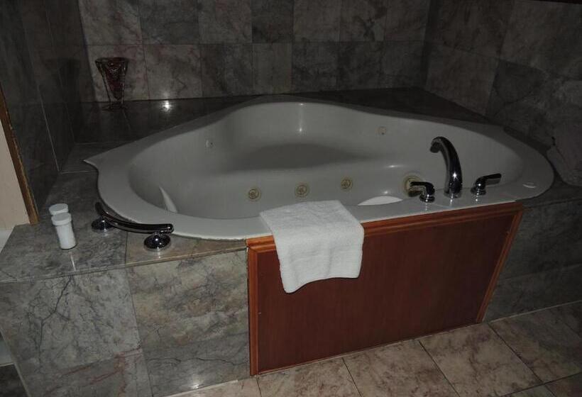 مبيت وإفطار The Whispering Pines Inn