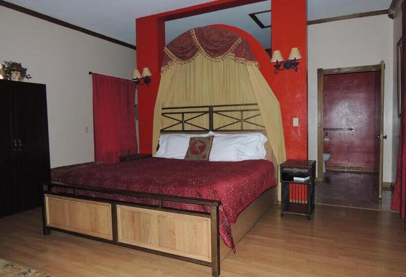 مبيت وإفطار The Whispering Pines Inn