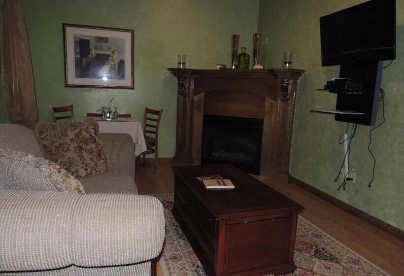 مبيت وإفطار The Whispering Pines Inn