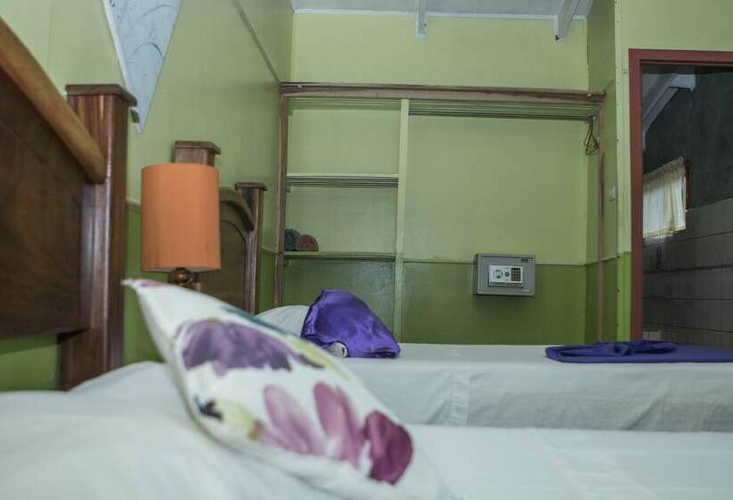 هتل Caribbean Paradise Eco Lodge
