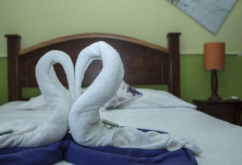 هتل Caribbean Paradise Eco Lodge