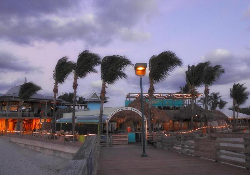 فندق Casey Key Resorts  Beachfront