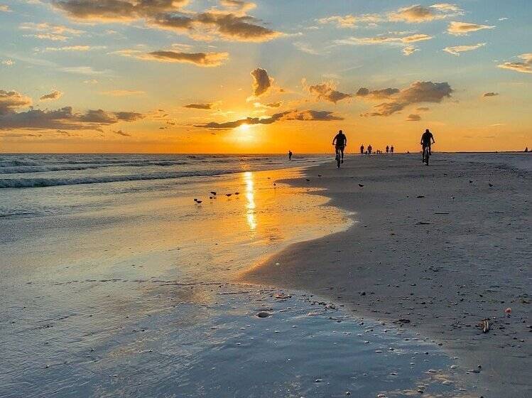فندق Casey Key Resorts  Beachfront