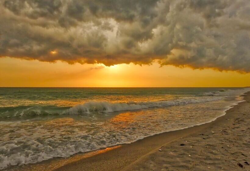 Отель Casey Key Resorts Beachfront