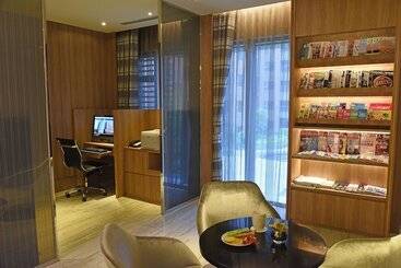 Fullon Hotel Taoyuan Airport Access Mrt A8