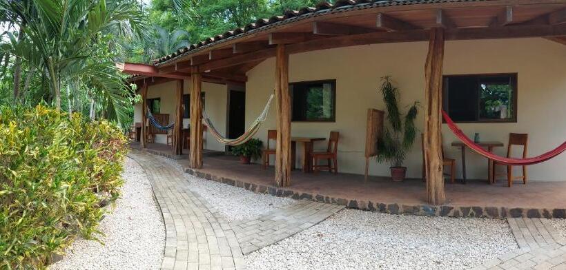 هتل Indra Inn