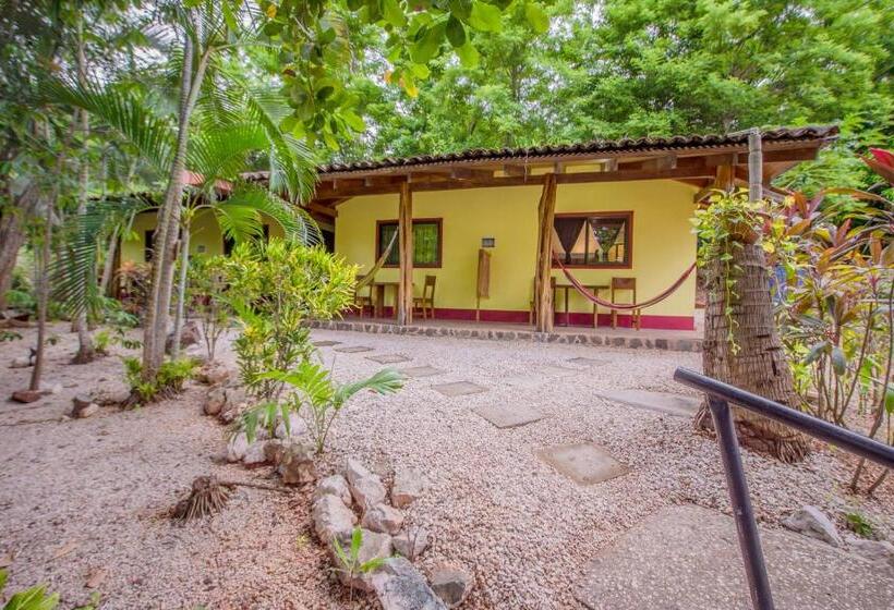 هتل Indra Inn