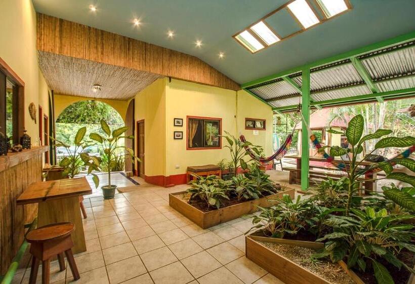 هتل Indra Inn