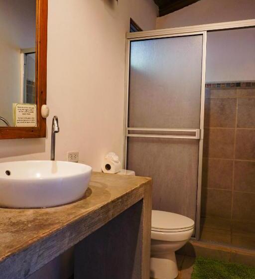هتل Indra Inn