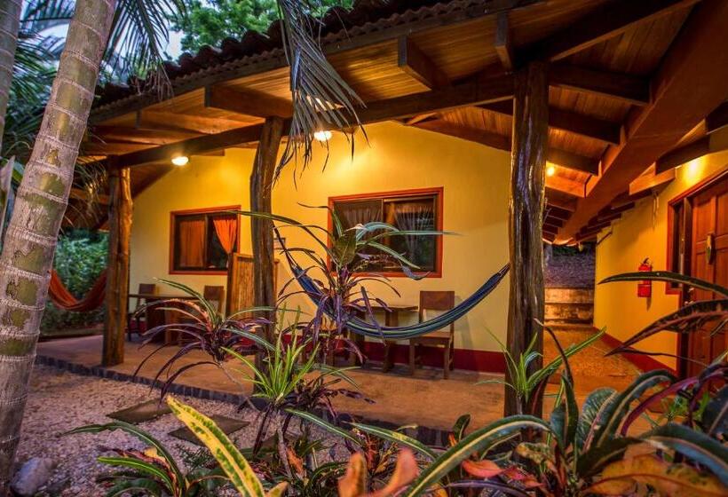 هتل Indra Inn