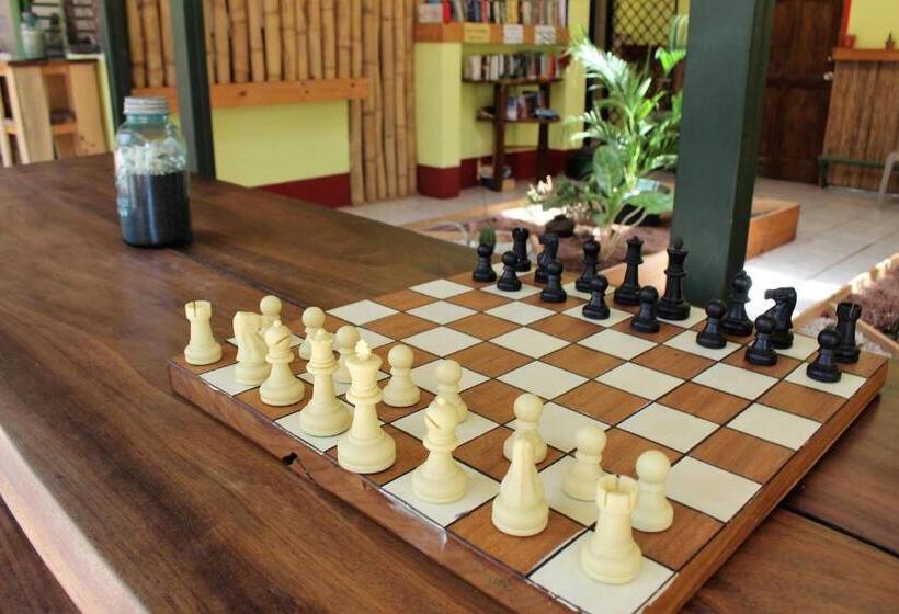 هتل Indra Inn