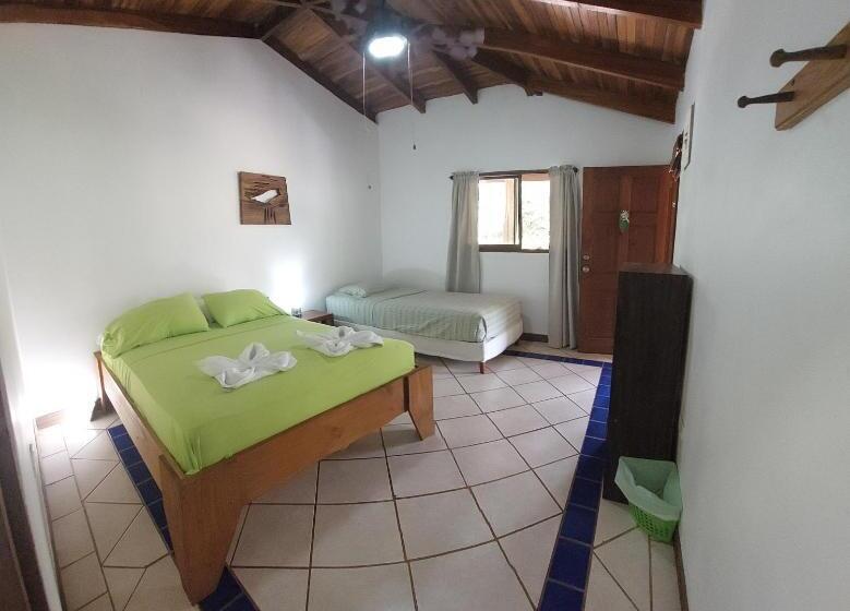 هتل Indra Inn