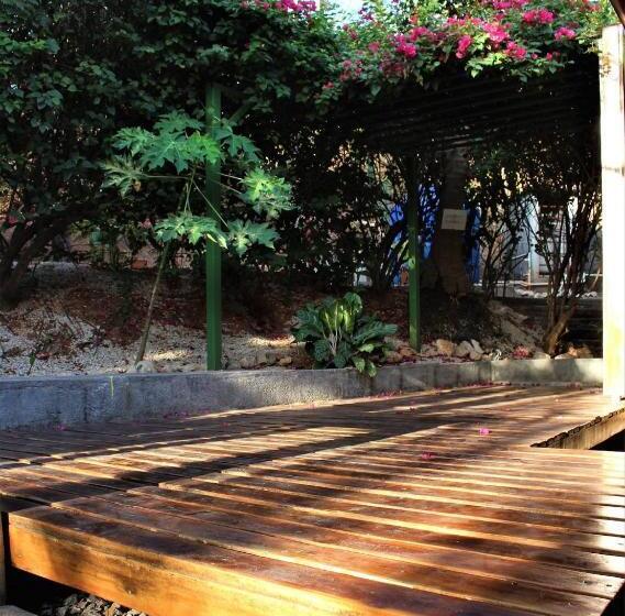 هتل Indra Inn